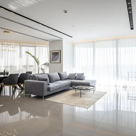 Apartment 360 *