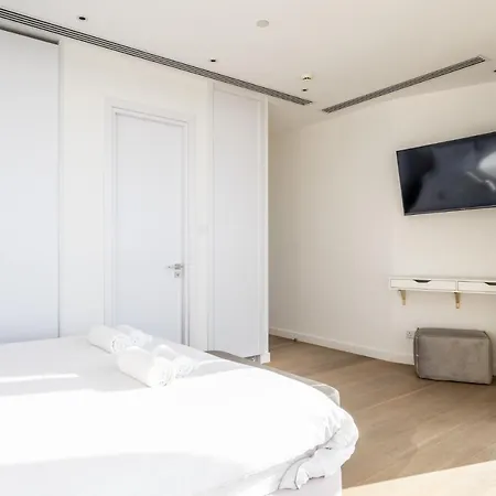 Apartment 360 *