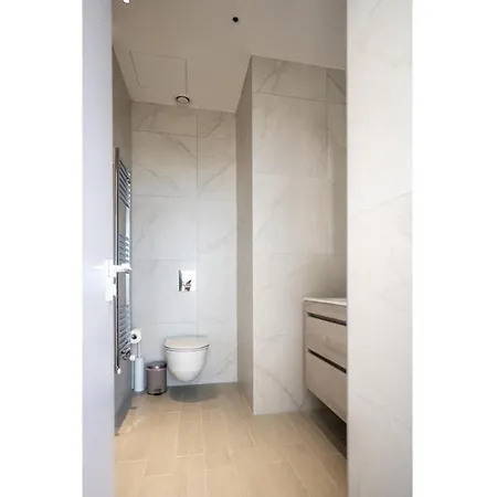 360 Apartment *
